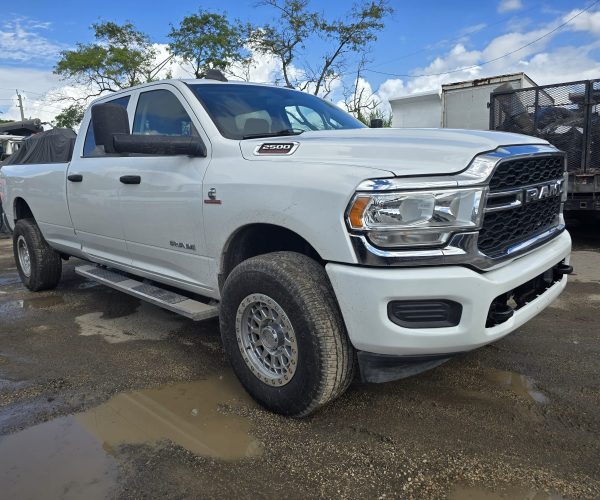 2019 RAM 2500 TRADESMAN CREW CAB 4X4, 6.7L DIESEL ENGINE & LOW MILES 001