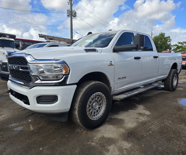 2019 RAM 2500 TRADESMAN CREW CAB 4X4, 6.7L DIESEL ENGINE & LOW MILES 002