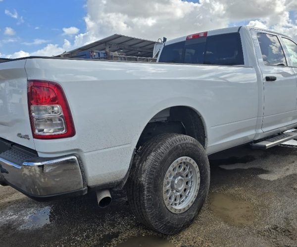 2019 RAM 2500 TRADESMAN CREW CAB 4X4, 6.7L DIESEL ENGINE & LOW MILES 003