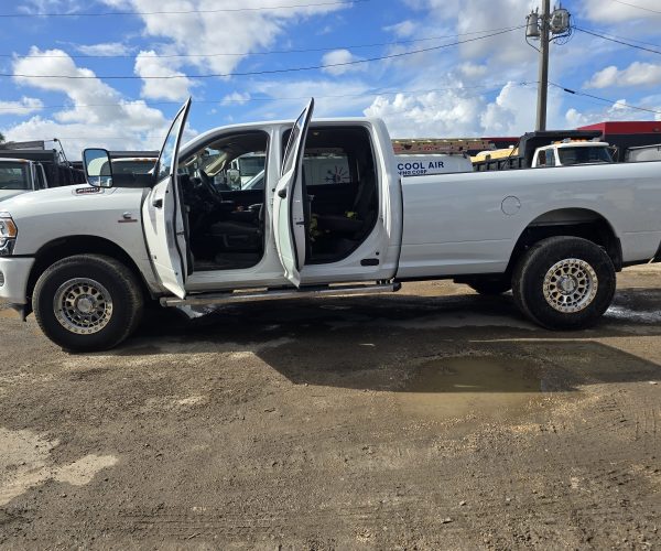 2019 RAM 2500 TRADESMAN CREW CAB 4X4, 6.7L DIESEL ENGINE & LOW MILES 004