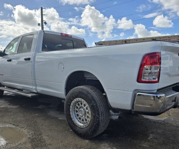 2019 RAM 2500 TRADESMAN CREW CAB 4X4, 6.7L DIESEL ENGINE & LOW MILES 005