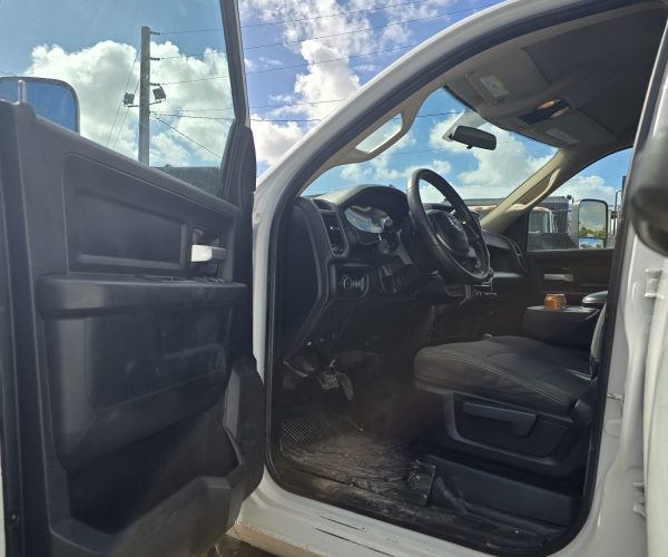 2019 RAM 2500 TRADESMAN CREW CAB 4X4, 6.7L DIESEL ENGINE & LOW MILES 007