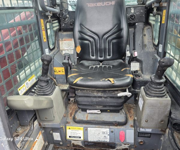 2019 TAKEUCHI TL10 BOBCAT CAB RUBBER TRACKS HIGH FLOW AUXILIARY HYDRAULICS QUICK ATTACH BUCKET & JOYSTICK 008