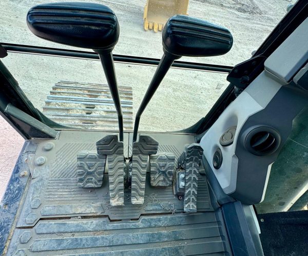 2020 CATERPILLAR 330GC EXCAVATOR ENCLOSED 012