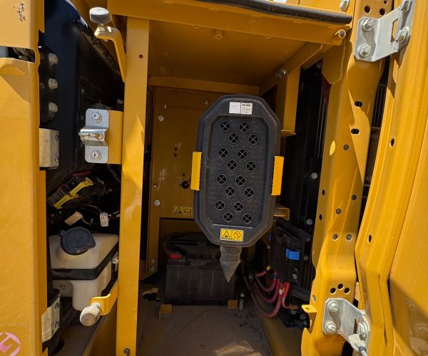 2020 CATERPILLAR EXCAVATOR 320 ENCLOSED CAB AC WORKING 020