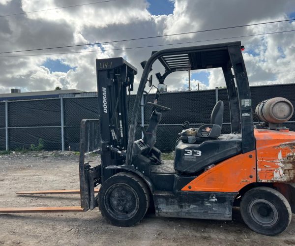 2020 DOOSAN FORKLIFT MODEL G33N-7 CAPACITY 6.500 LBS 001