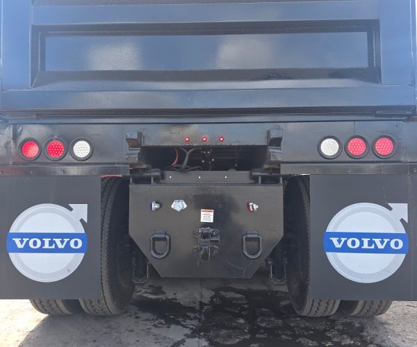 2020 VOLVO VNR TRI-AXLE DUMP TRUCK 100,000 LB REAR HITCH 004