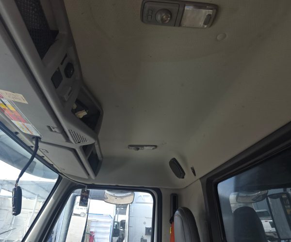 2020 VOLVO VNR TRI-AXLE DUMP TRUCK 100,000 LB REAR HITCH 005
