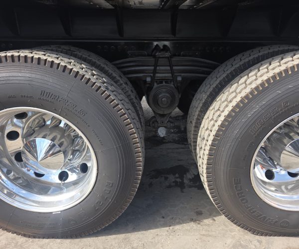 2020 VOLVO VNR TRI-AXLE DUMP TRUCK 100,000 LB REAR HITCH 008