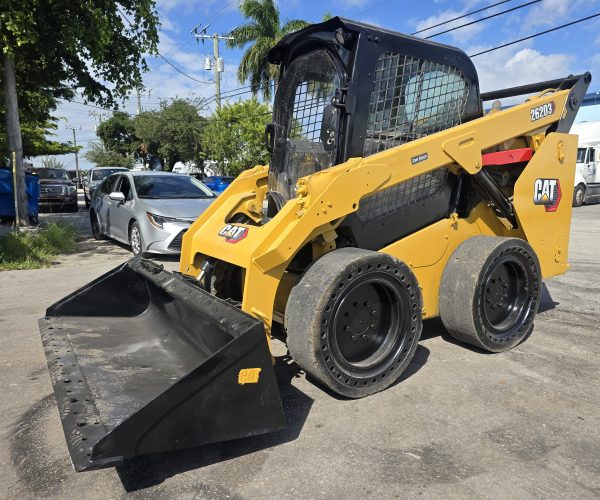 2021 CATERPILLAR 262D3 SKID STEER BOBCAT WITH ENCLOSED CAB 001