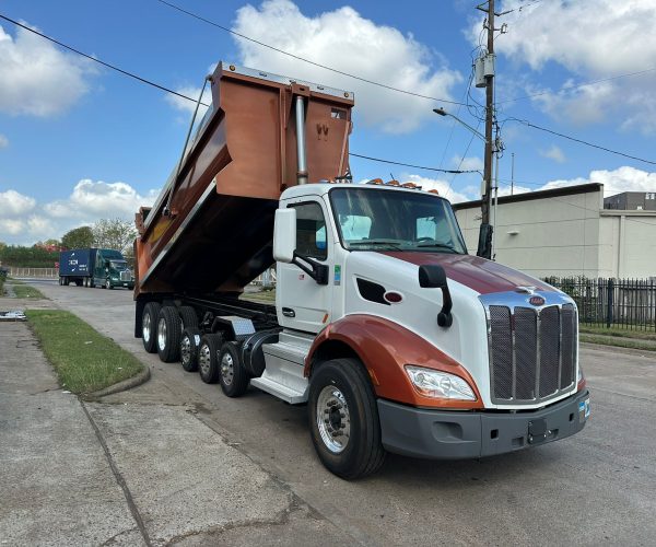 2021 PETERBILT 579 DUMP TRUCK TRI-AXLE 002