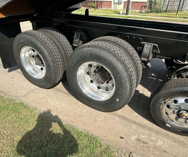 2021 PETERBILT 579 DUMP TRUCK TRI-AXLE 008