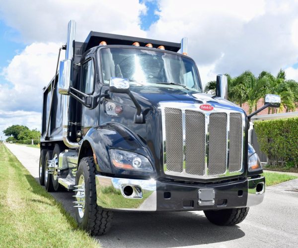 2022 PETERBILT 579 DUMP TRUCK STEEREABLE THIRD AXLE – SKJ