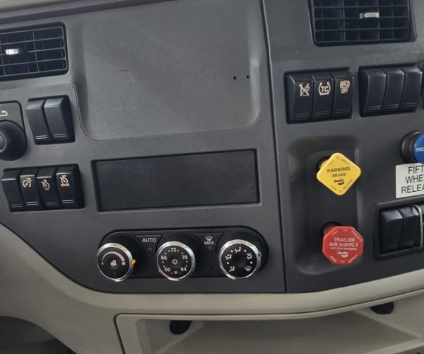 2022 PETERBILT 579 DUMP TRUCK TRI-AXLE 007