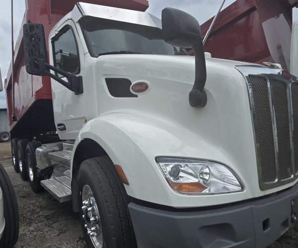 2022 PETERBILT 579 DUMP TRUCK TRI AXLE - LOW MILES 002