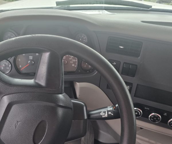 2022 PETERBILT 579 DUMP TRUCK TRI AXLE - LOW MILES 004