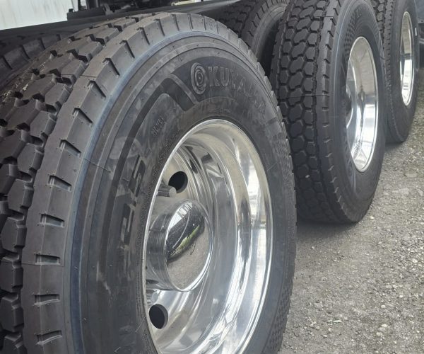 2022 PETERBILT 579 DUMP TRUCK TRI AXLE - LOW MILES 009