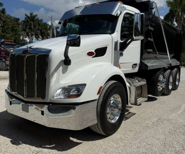 2022 PETERBILT 579 DUMP TRUCK TRI-AXLE LOW MILES & STEEREABLE THIRD AXLE 001