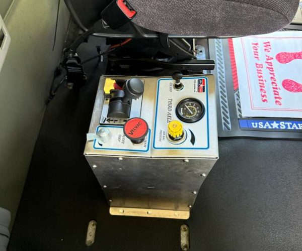 2022 PETERBILT 579 DUMP TRUCK TRI-AXLE STEEREABLE THIRD AXLE 012