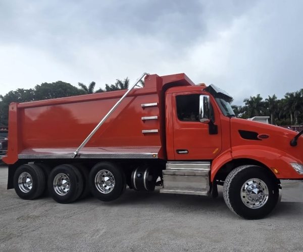 2022 PETERBILT 579 DUMP TRUCK TRI-AXLE W 100.000 LB REAR HITCH 003