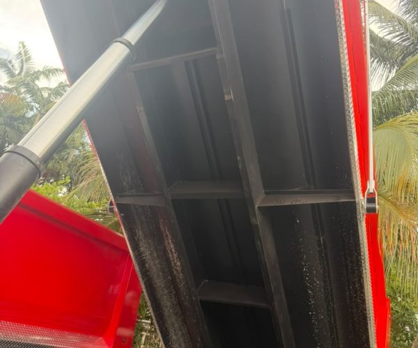 2022 PETERBILT 579 DUMP TRUCK TRI-AXLE W 100.000 LB REAR HITCH 013