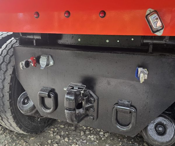 2022 PETERBILT 579 DUMP TRUCK TRI-AXLE W 100.000 LB REAR HITCH 016