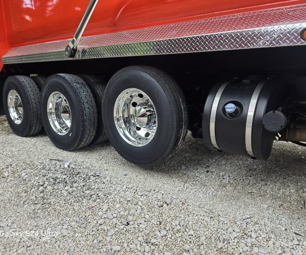 2022 PETERBILT 579 DUMP TRUCK TRI-AXLE W 100.000 LB REAR HITCH 018