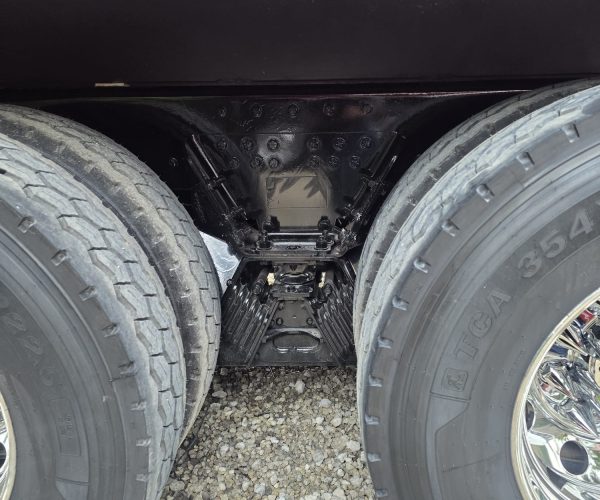2022 PETERBILT 579 DUMP TRUCK TRI-AXLE W 100.000 LB REAR HITCH 019