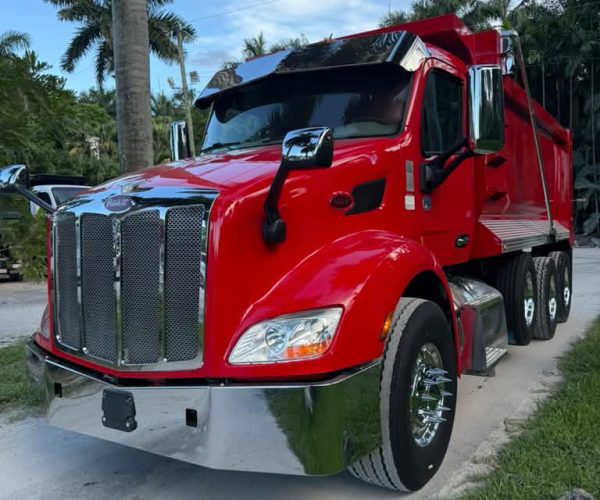 2022 PETERBILT 579 DUMP TRUCK TRI-AXLE W 100.000 LB REAR HITCH 2 001