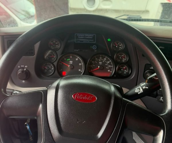 2022 PETERBILT 579 DUMP TRUCK TRI-AXLE W 100.000 LB REAR HITCH 2 011