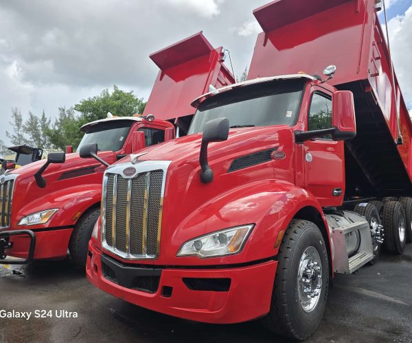 2022 PETERBILT 579 TRI-AXLE DUMP TRUCK WITH 100,000 LB HITCH 2 UNITS AVAILABLES 001