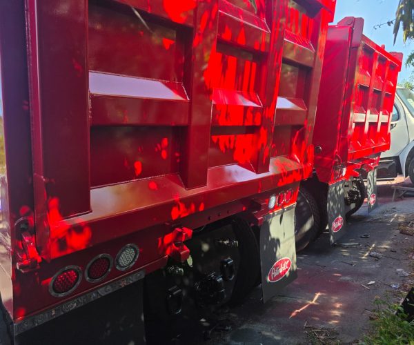 2022 PETERBILT 579 TRI-AXLE DUMP TRUCK WITH 100,000 LB HITCH 2 UNITS AVAILABLES 013
