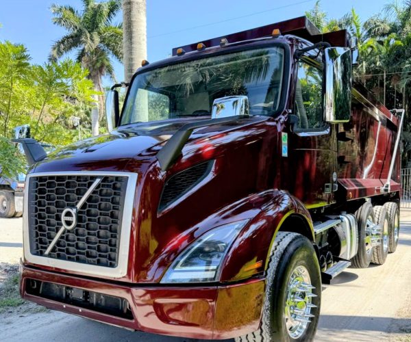 2022 VOLVO VNR DUMP TRUCK TRI AXLE LOW MILES 001