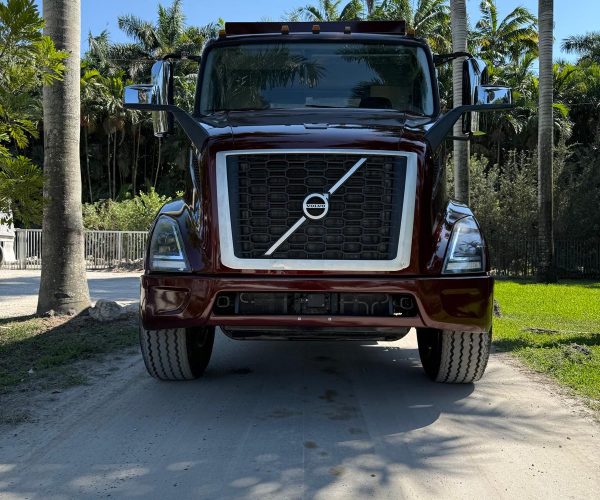 2022 VOLVO VNR DUMP TRUCK TRI AXLE LOW MILES 002