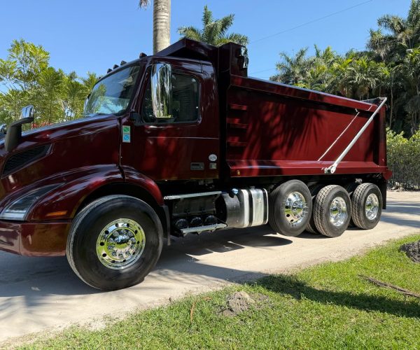 2022 VOLVO VNR DUMP TRUCK TRI AXLE LOW MILES 004