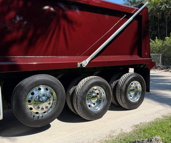 2022 VOLVO VNR DUMP TRUCK TRI AXLE LOW MILES 006