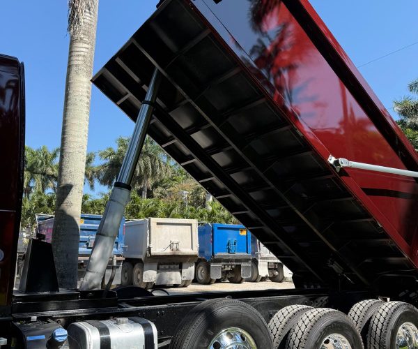 2022 VOLVO VNR DUMP TRUCK TRI AXLE LOW MILES 011