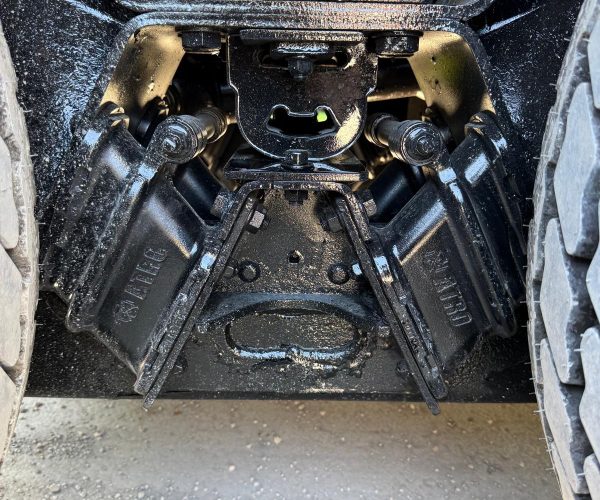 2022 VOLVO VNR DUMP TRUCK TRI AXLE LOW MILES 017