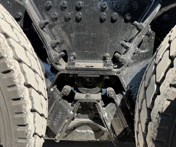 2022 VOLVO VNR DUMP TRUCK TRI AXLE LOW MILES 019