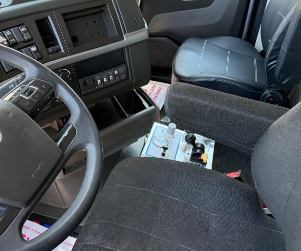 2022-VOLVO-VNR-DUMP-TRUCK-TRI-AXLE-LOW-MILES-026