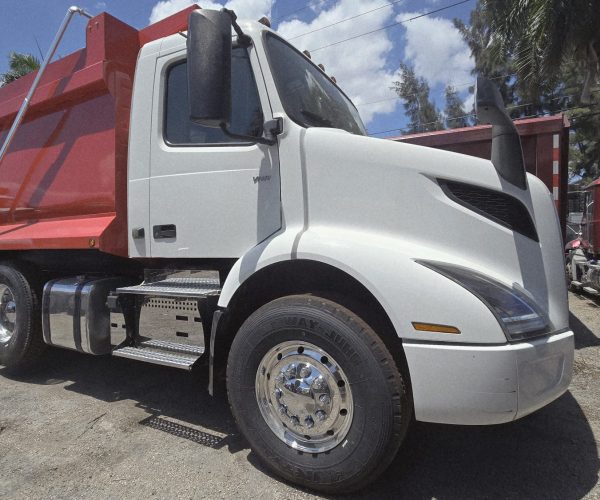 2022 VOLVO VNR300 DUMP TRUCK TRI-AXLE 001