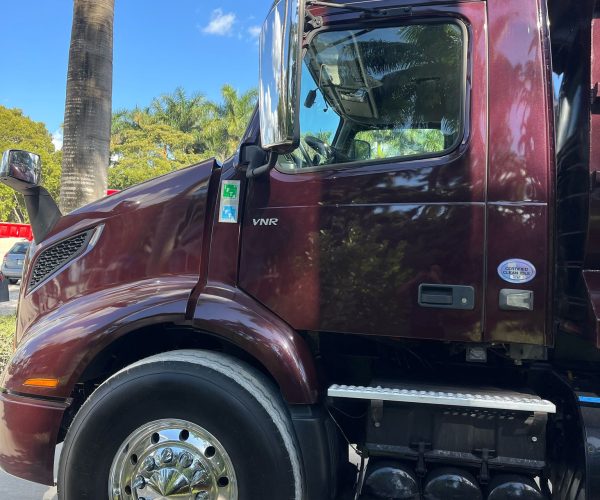 2022 VOLVO VNR300 DUMP TRUCK TRI-AXLE 002