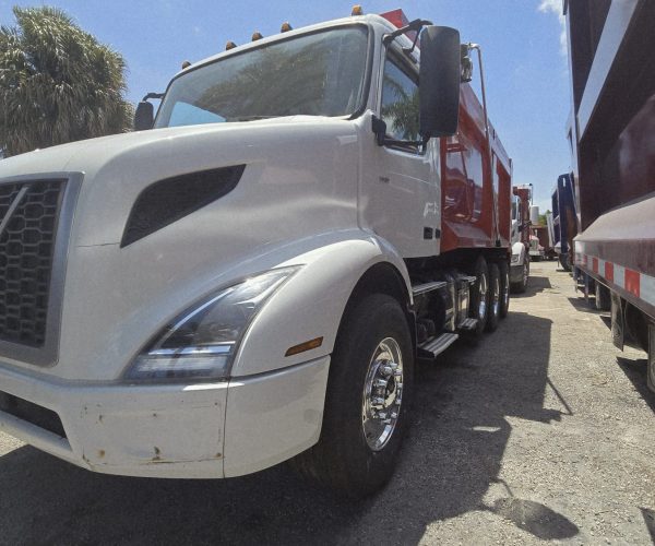 2022 VOLVO VNR300 DUMP TRUCK TRI-AXLE 002