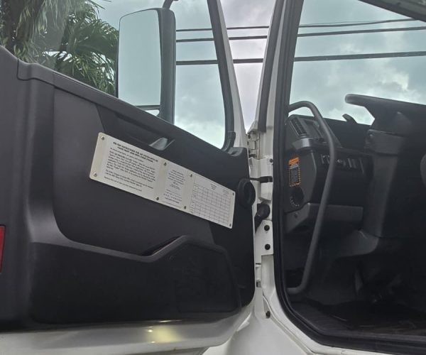 2022 VOLVO VNR300 DUMP TRUCK TRI-AXLE 004