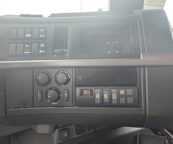 2022 VOLVO VNR300 DUMP TRUCK TRI-AXLE 009