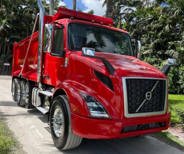 2022 VOLVO VNR300 DUMP TRUCK TRI-AXLE & 100K REAR HITCH 001
