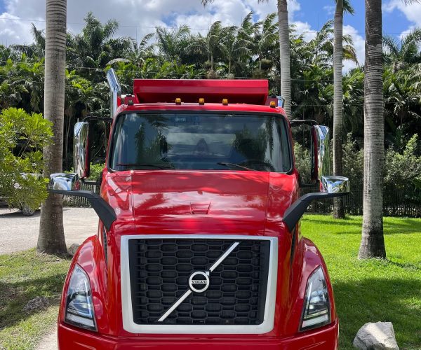 2022 VOLVO VNR300 DUMP TRUCK TRI-AXLE & 100K REAR HITCH 002