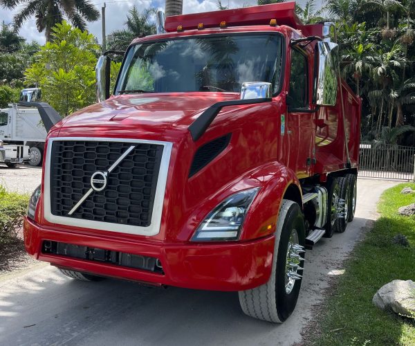 2022 VOLVO VNR300 DUMP TRUCK TRI-AXLE & 100K REAR HITCH 003