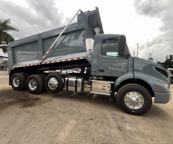 2022 VOLVO VNR300 DUMP TRUCK TRI-AXLE LOW MILES 003