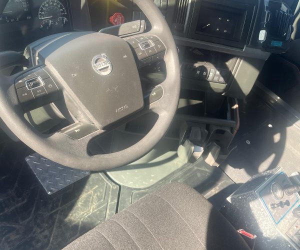 2022 VOLVO VNR300 DUMP TRUCK TRI-AXLE LOW MILES 011